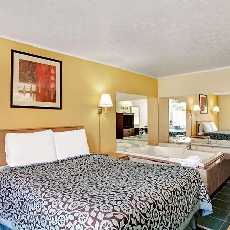 Days Inn By Wyndham Knoxville West Экстерьер фото